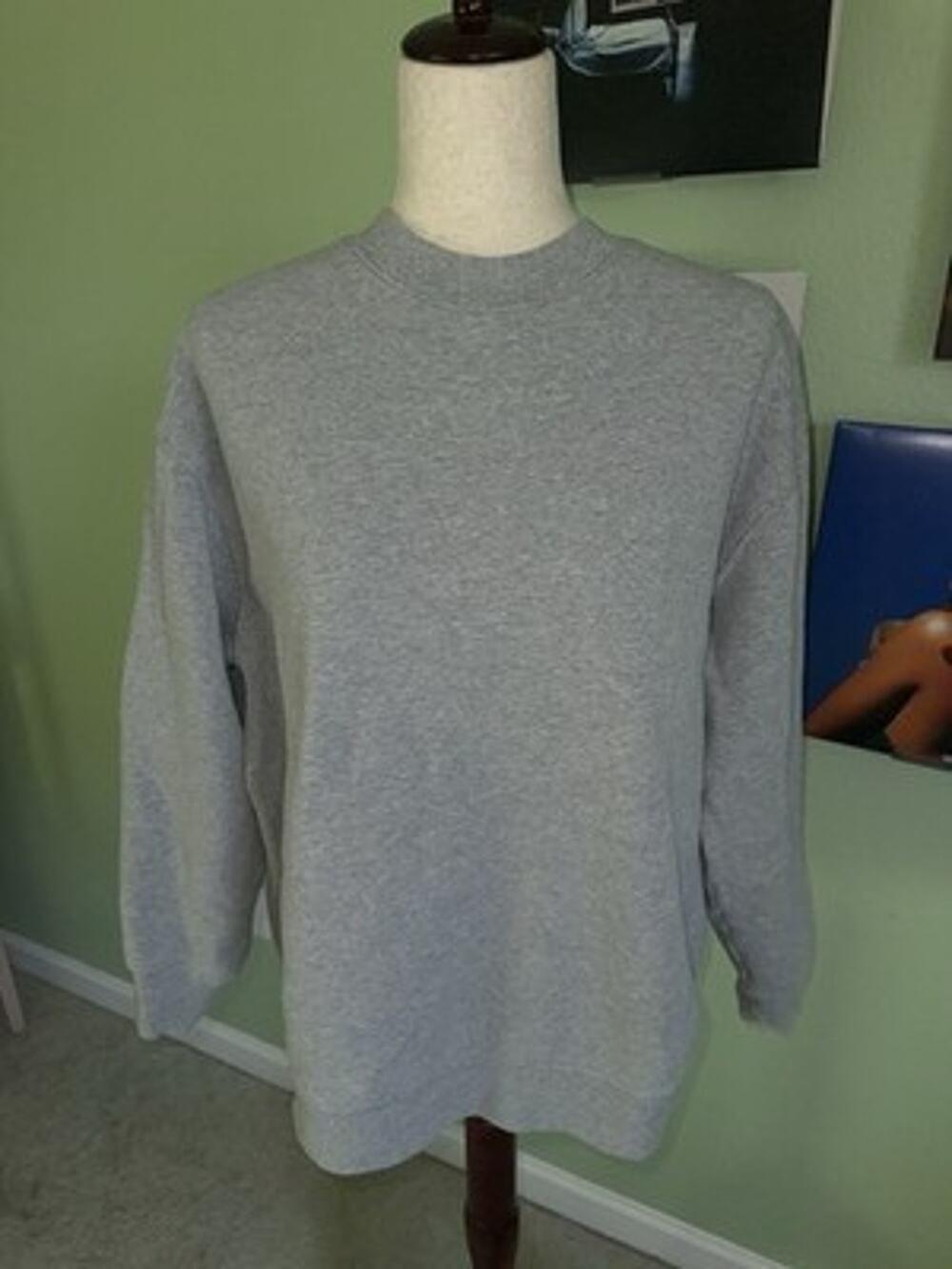 Athleta Heather Gray Crewneck Sweatshirt Medium Long Sleeve Pullover Fleece